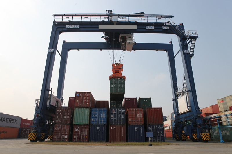 輪胎式集裝箱龍門(mén)起重機
