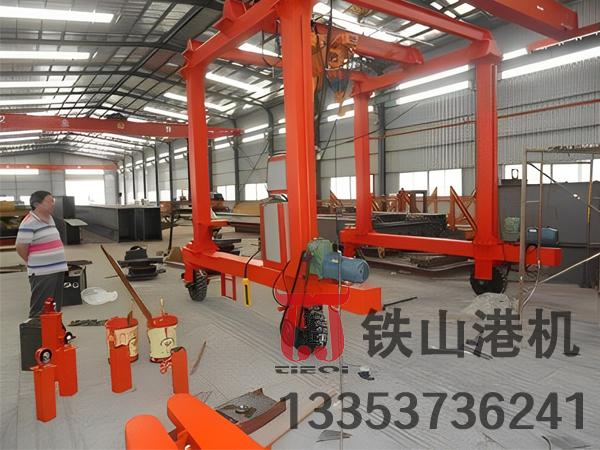 重慶輪胎式集裝箱龍門(mén)吊廠(chǎng)家集裝箱龍門(mén)吊縮短集裝箱周轉時(shí)間