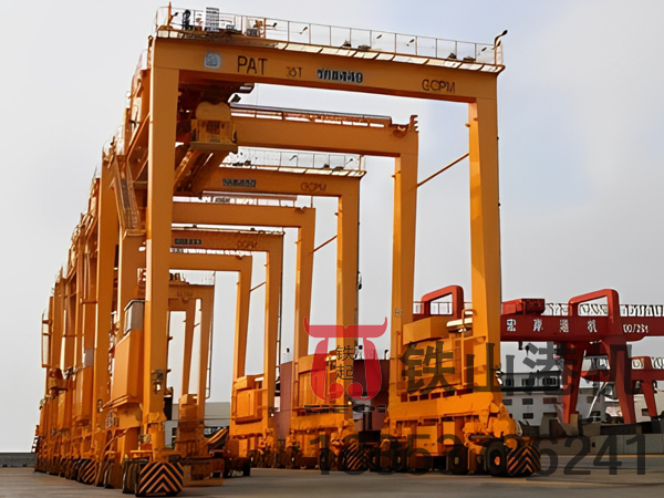 江蘇泰州輪胎式集裝箱龍門(mén)吊廠(chǎng)家夜間智能照明系統保障24小時(shí)高效運轉